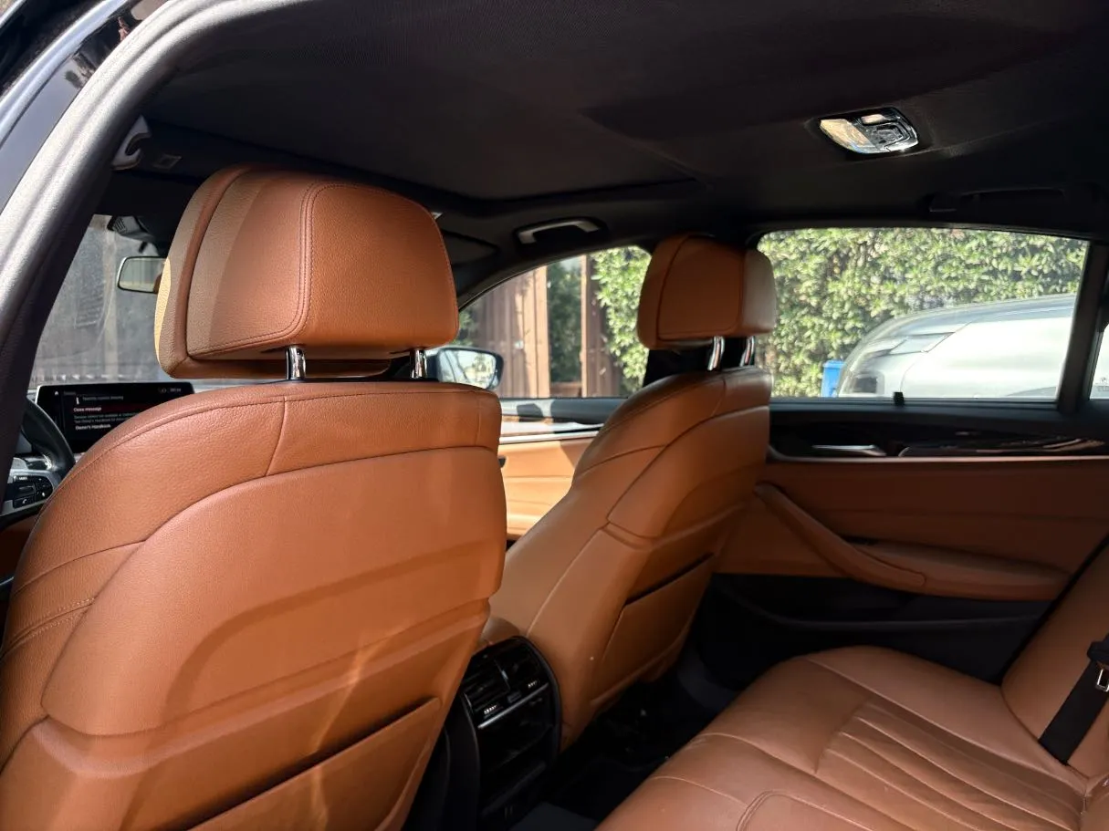 Car image 17