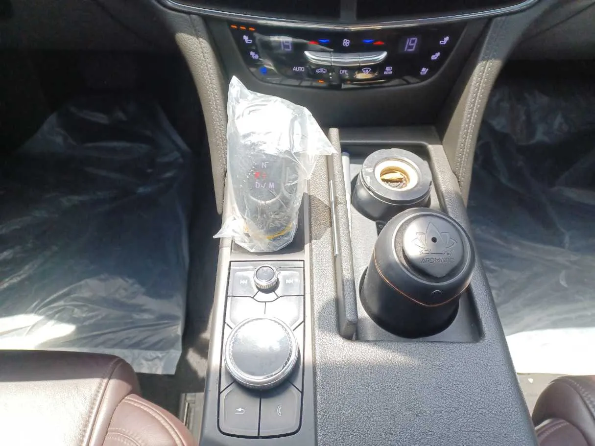 Car image 14
