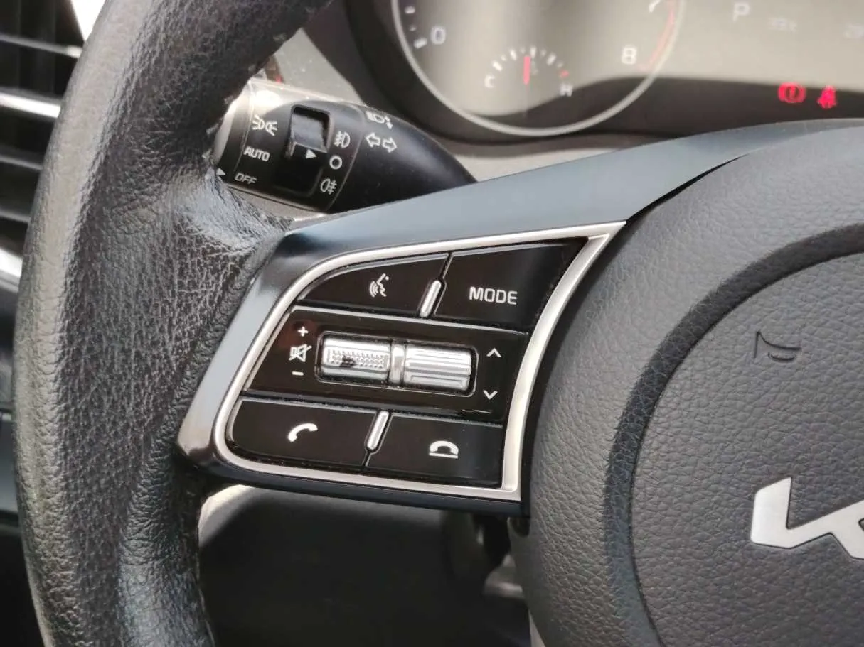 Car image 25