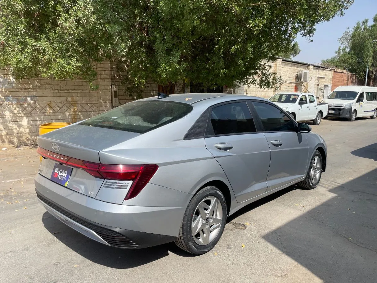 Car image 5