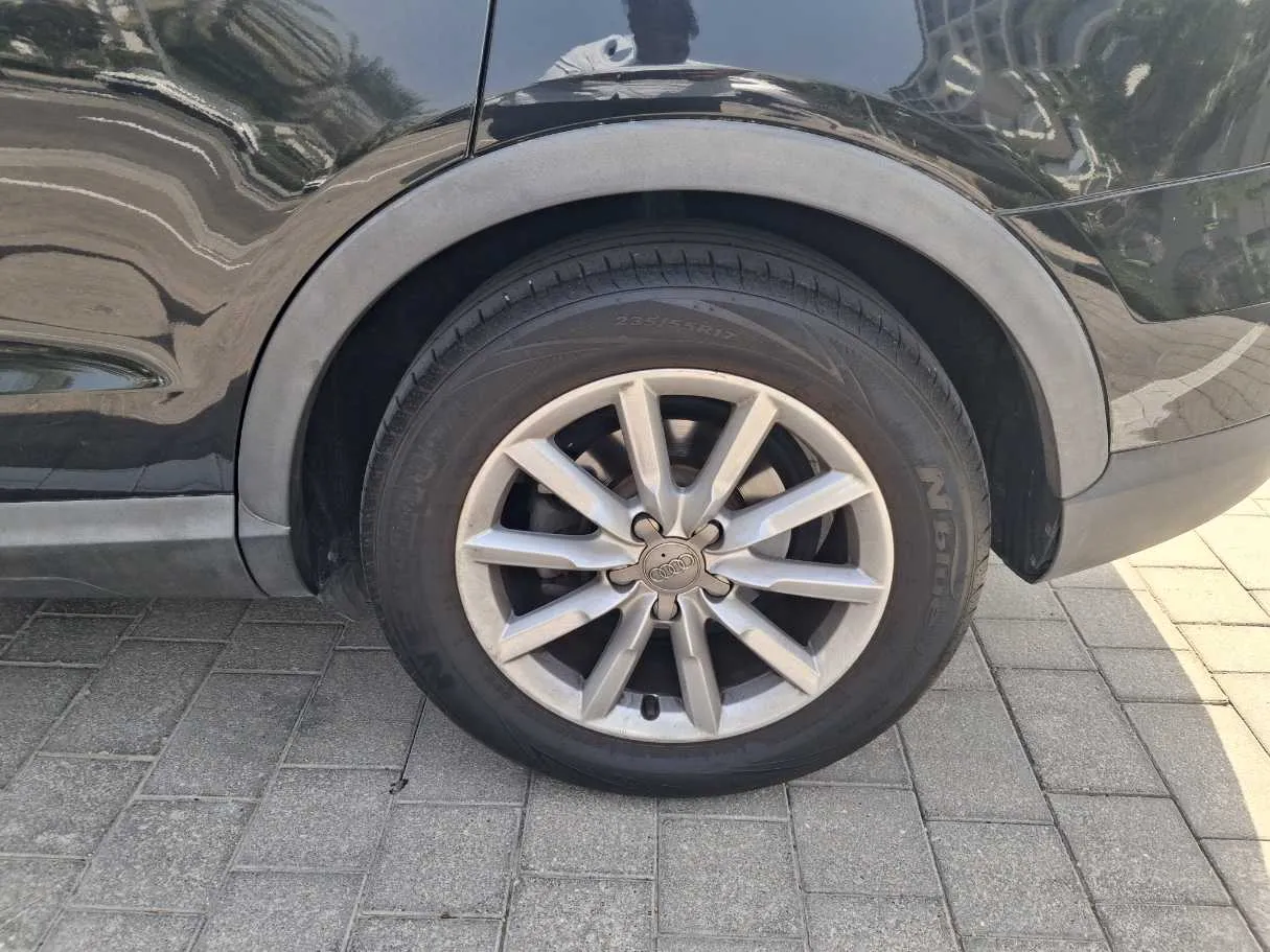 Car image 7