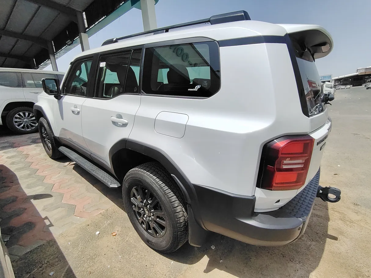 Car image 8