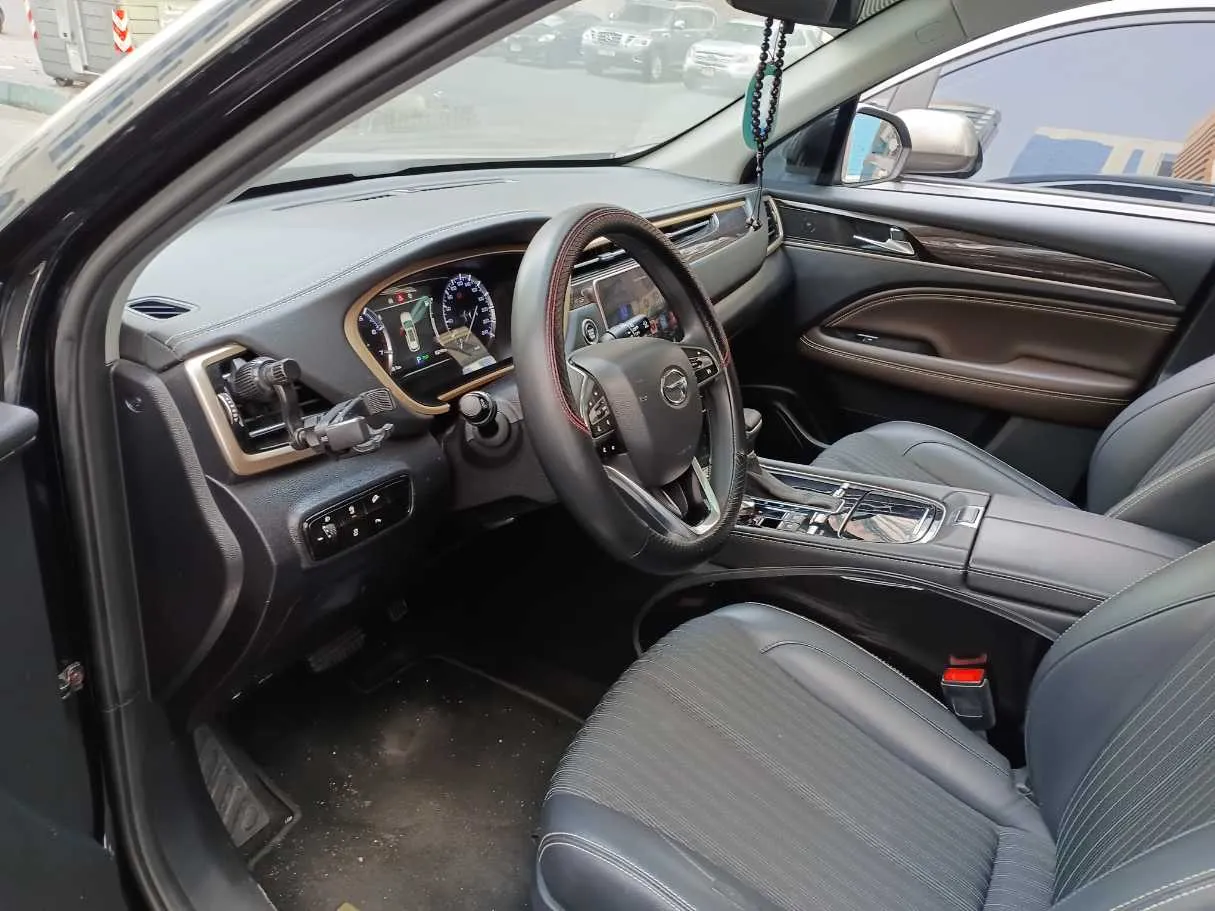 Car image 11