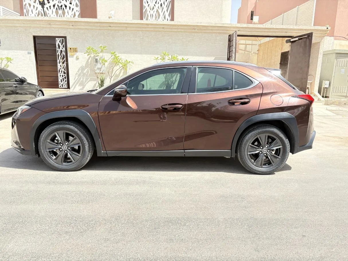 Car image 8