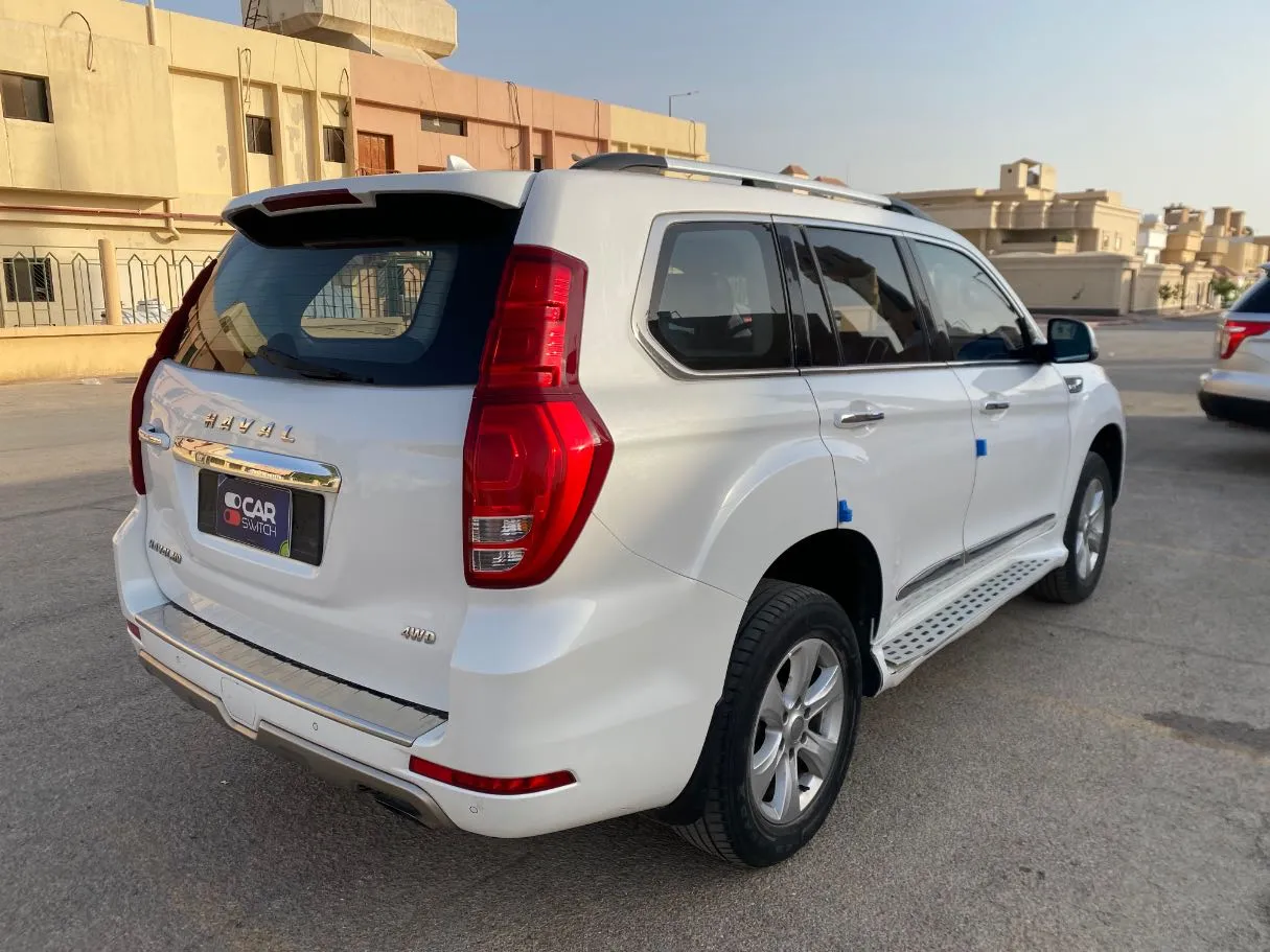 Car image 5