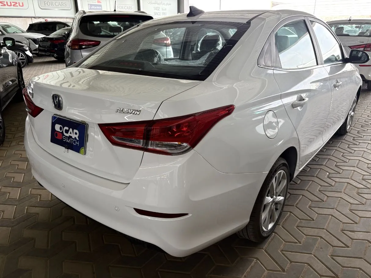 Car image 4