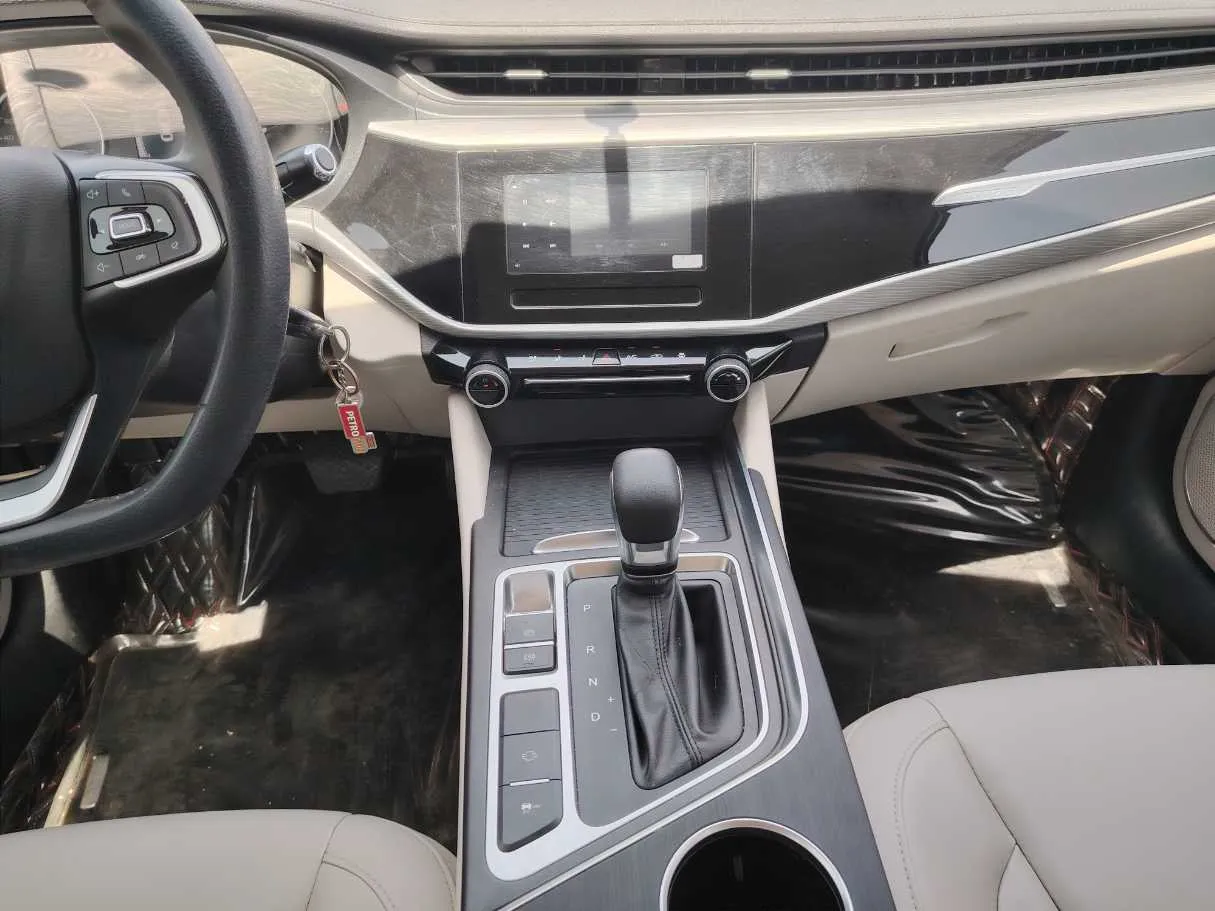 Car image 17