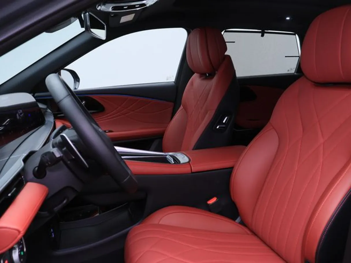 Car image 8
