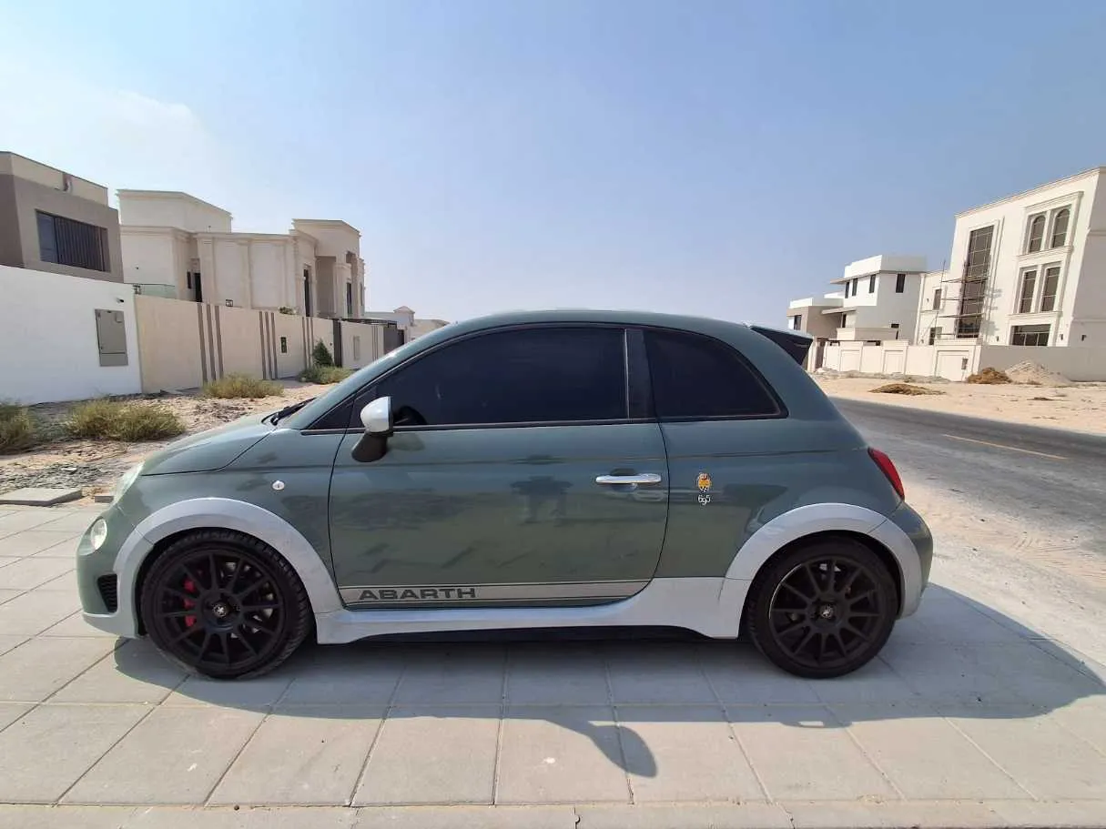 Car image 4