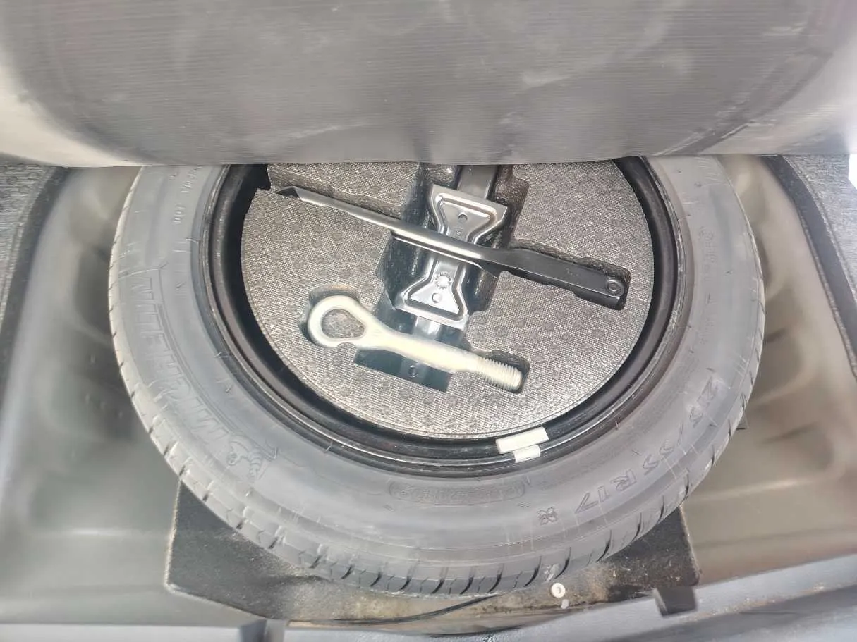 Car image 29