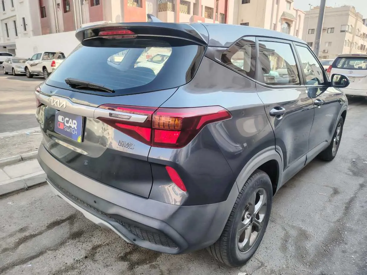 Car image 5