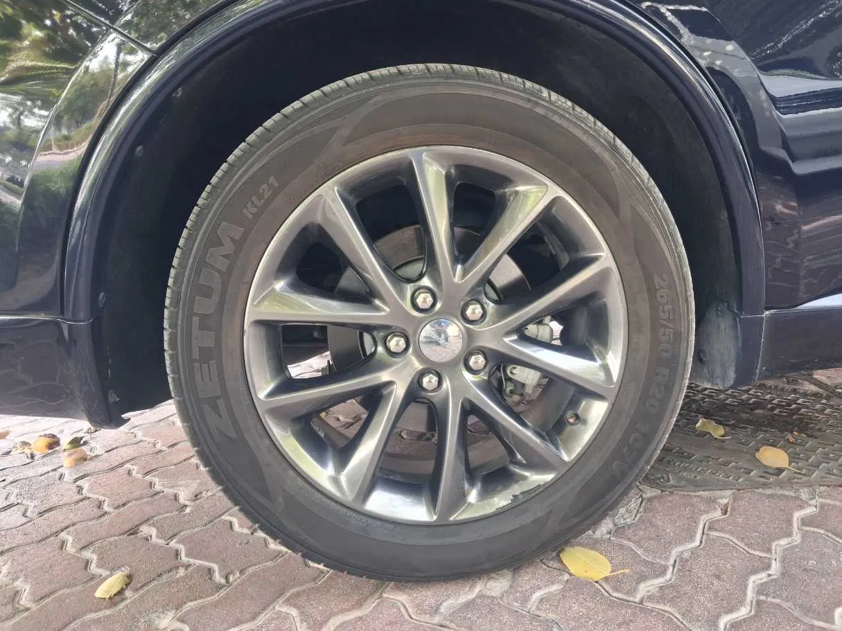 Car image 9