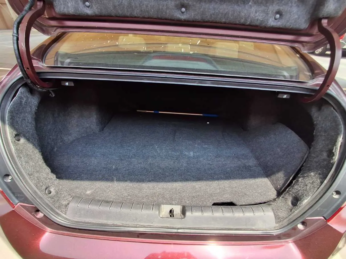 Car image 19