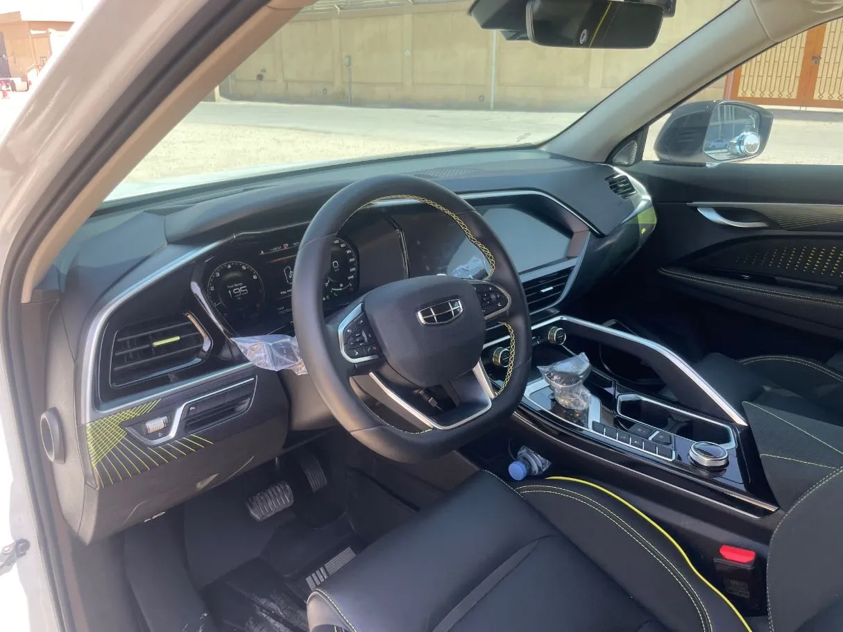 Car image 12
