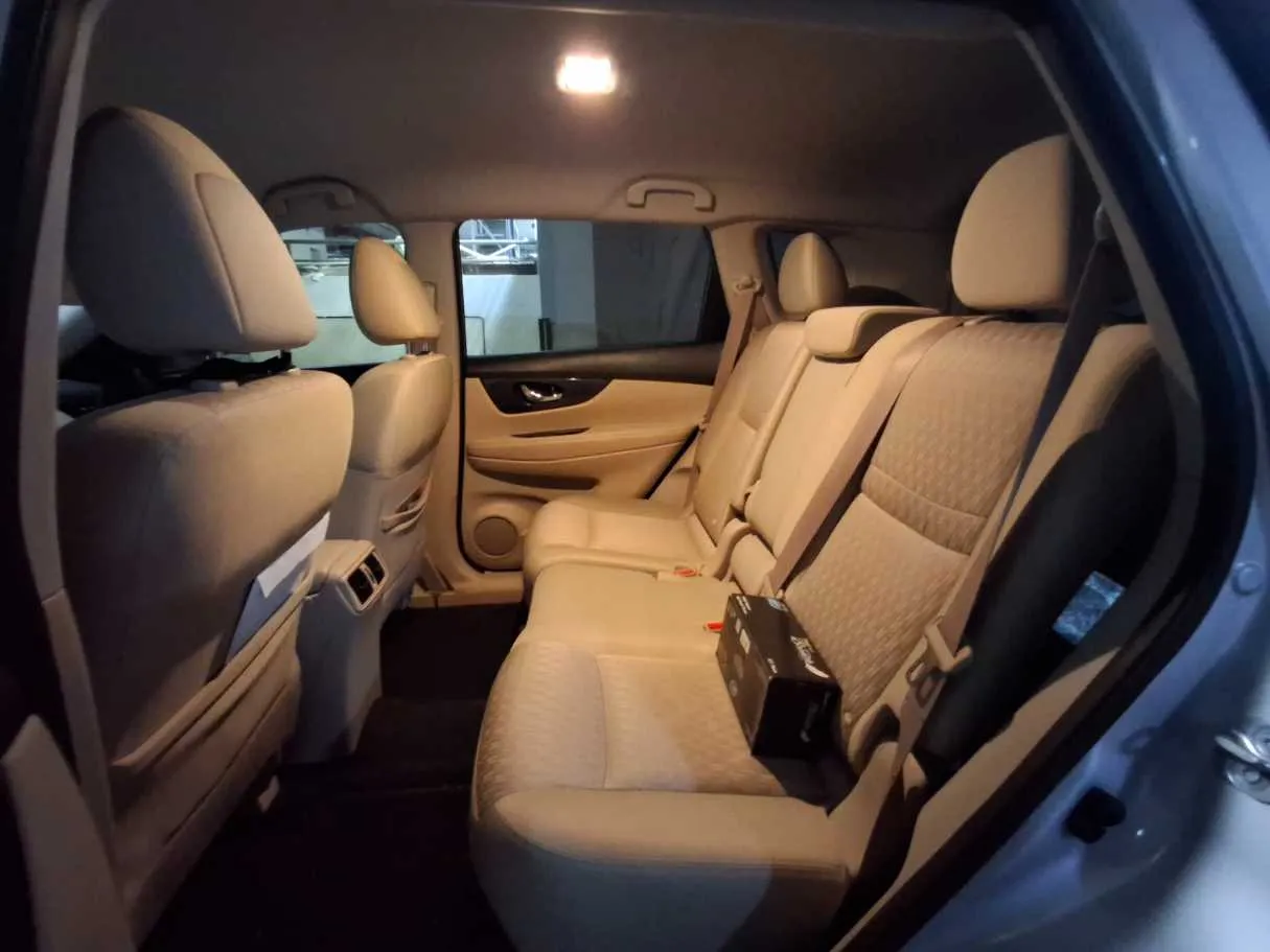 Car image 13