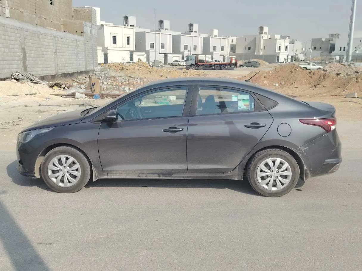 Car image 8