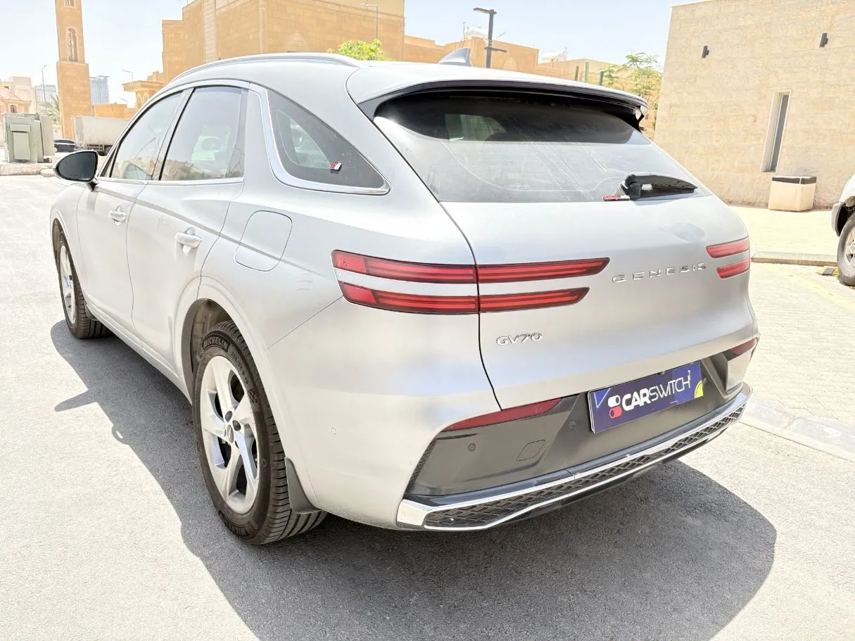 Car image 7