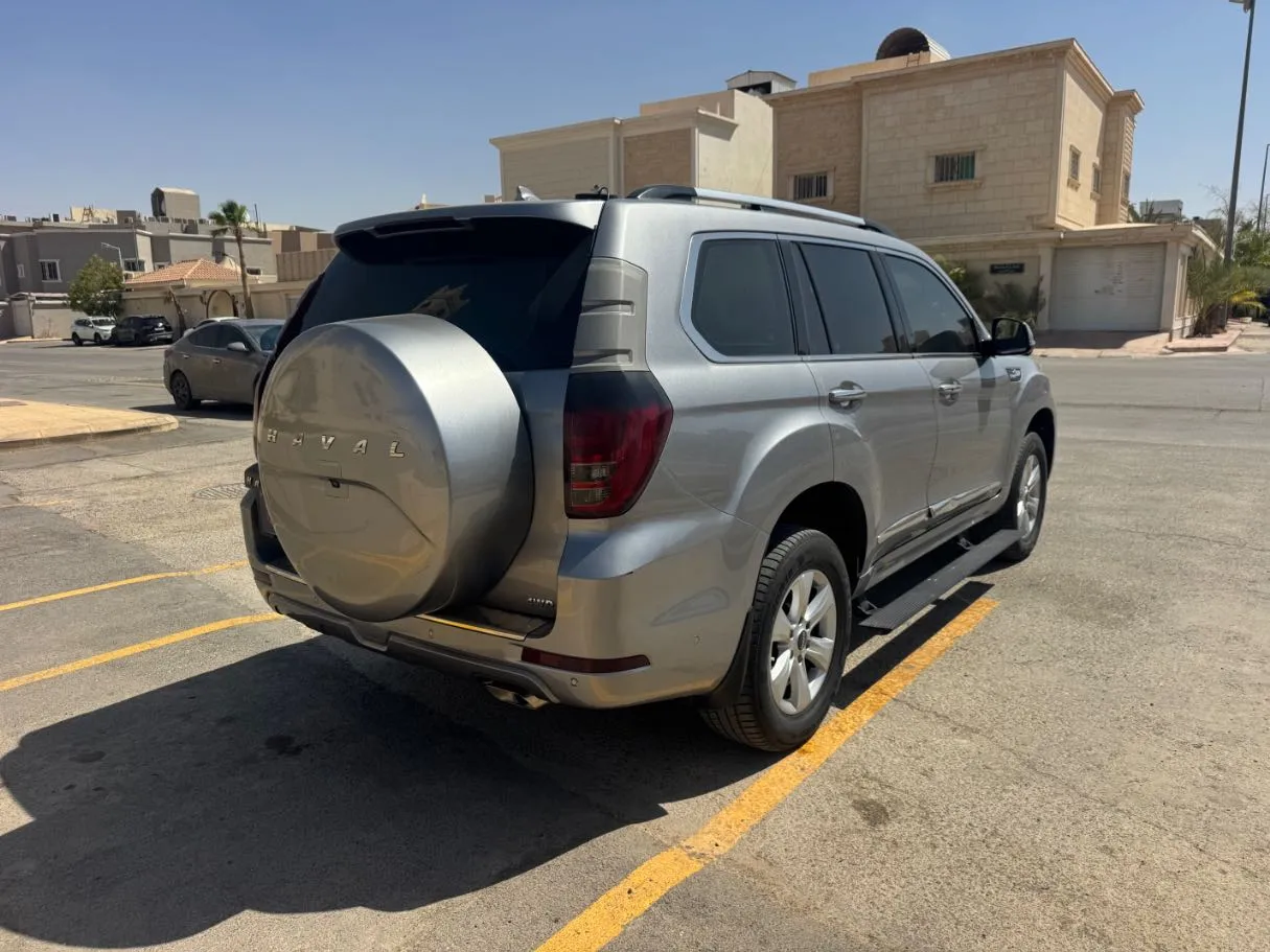 Car image 5