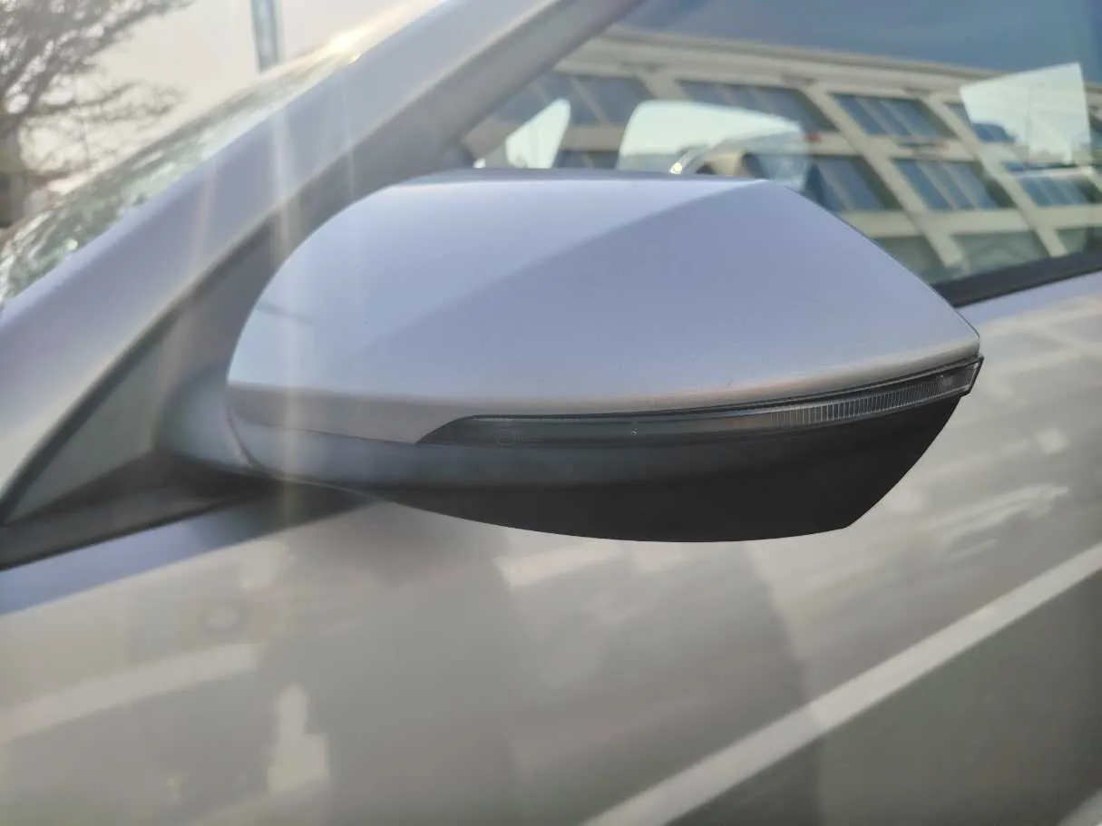Car image 28