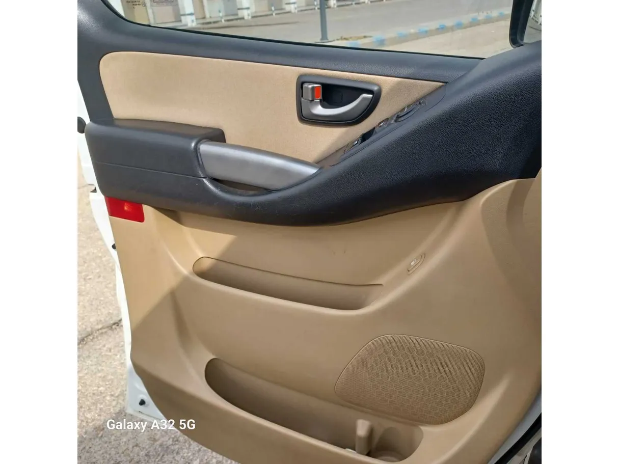 Car image 23