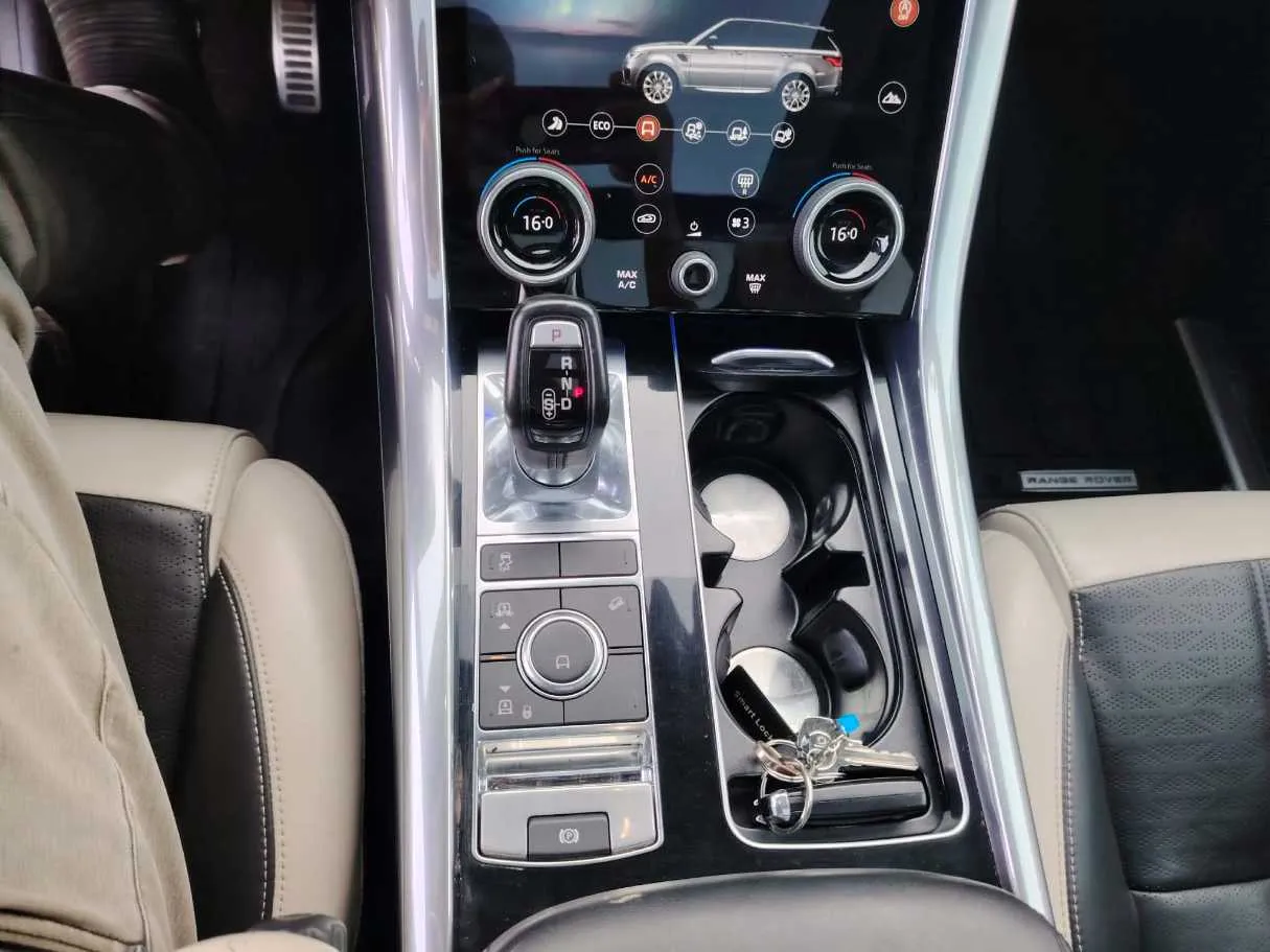 Car image 24