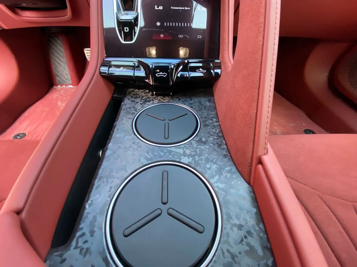 Car image 16