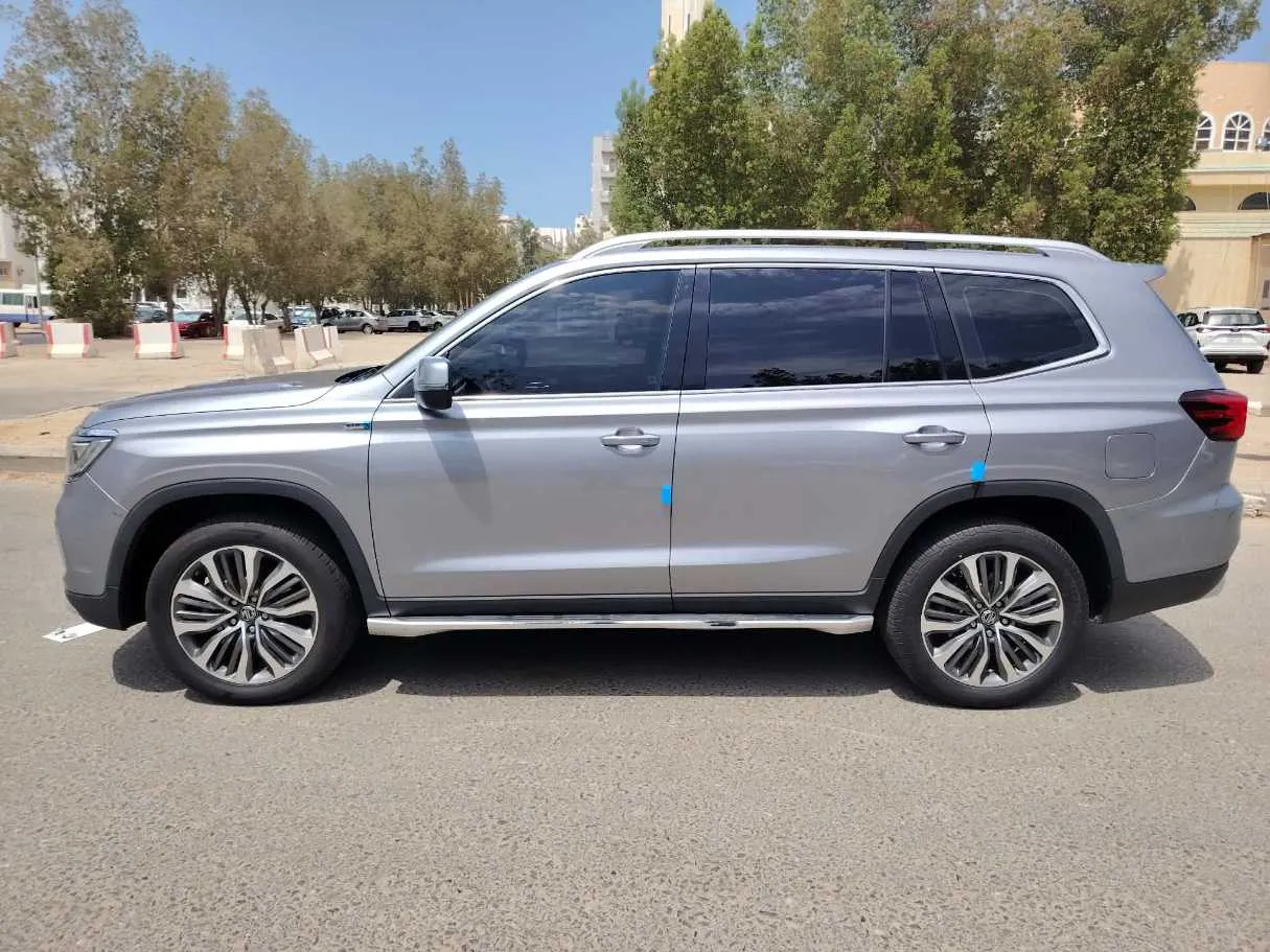 Car image 8