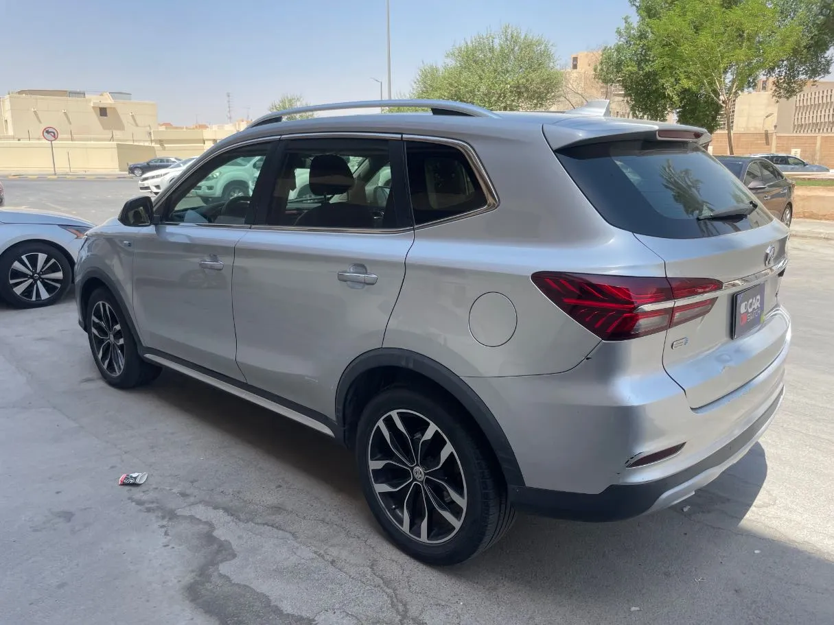 Car image 7