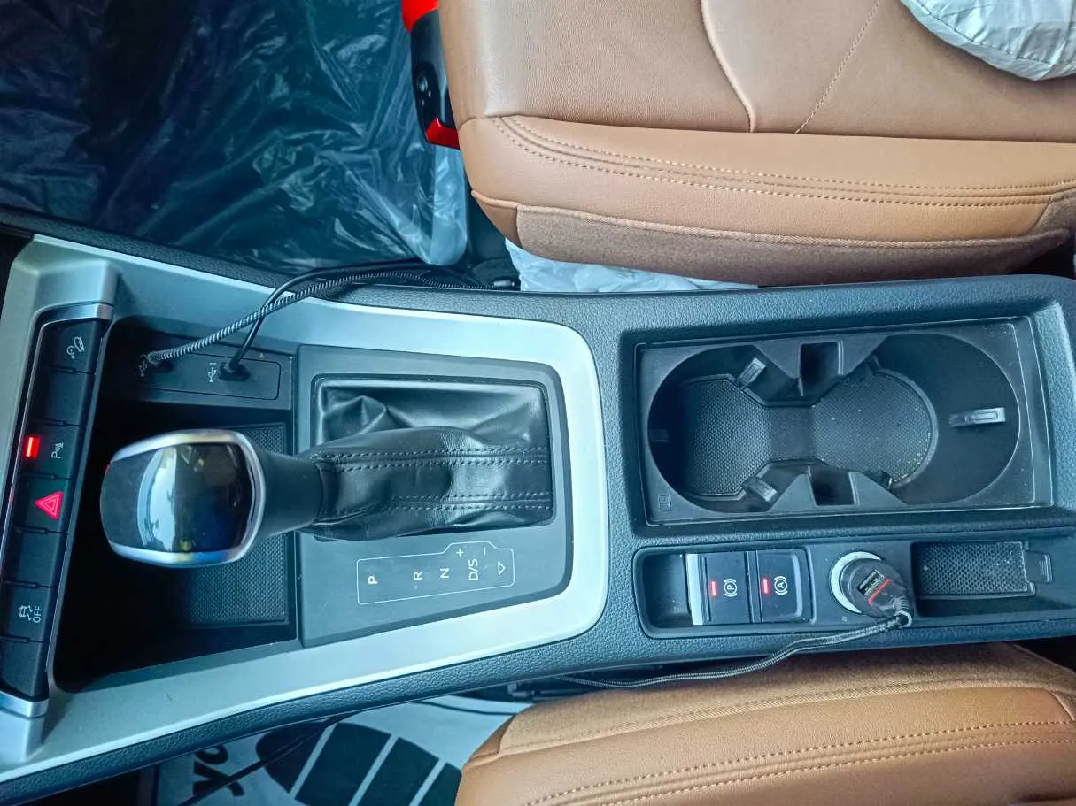 Car image 24