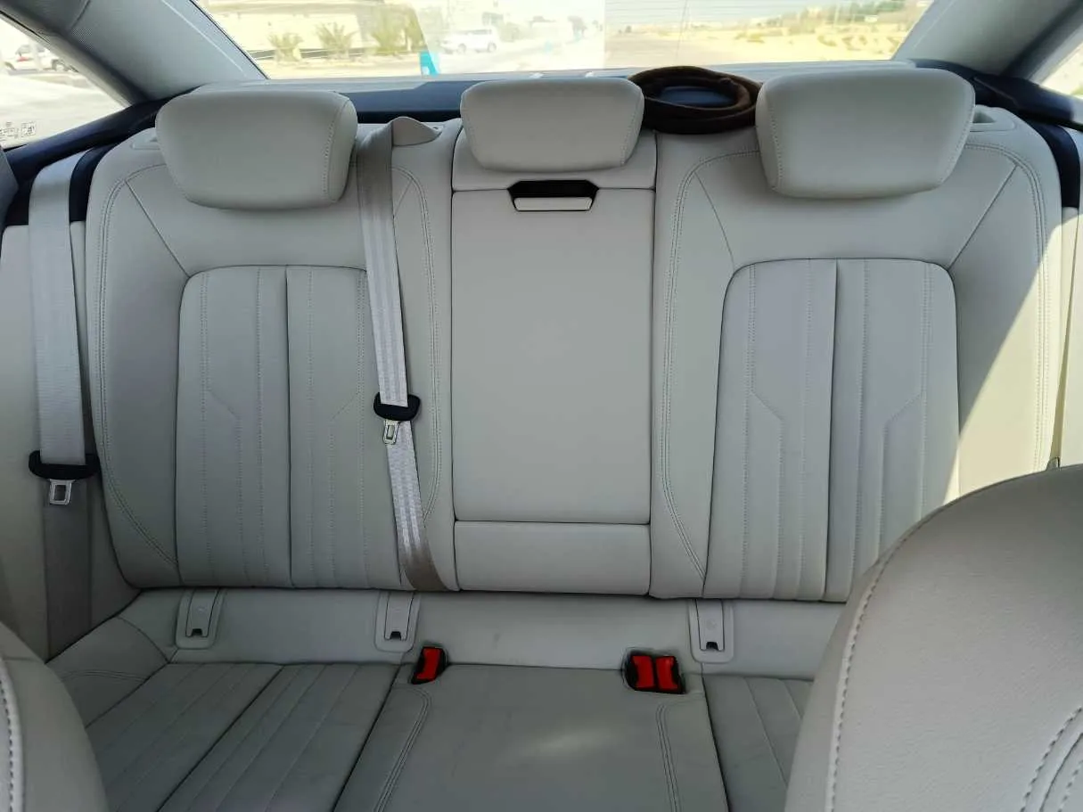 Car image 17