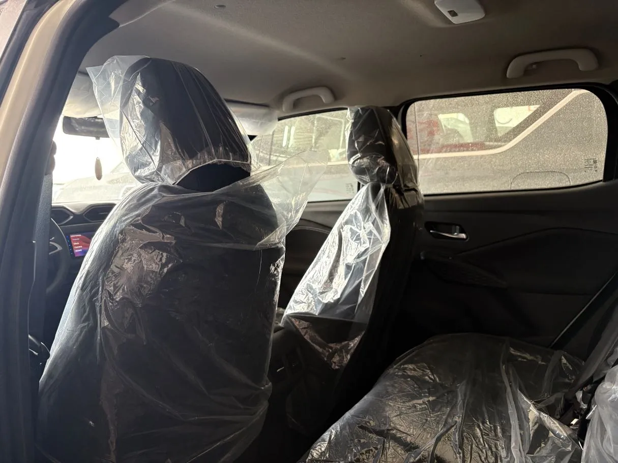 Car image 16