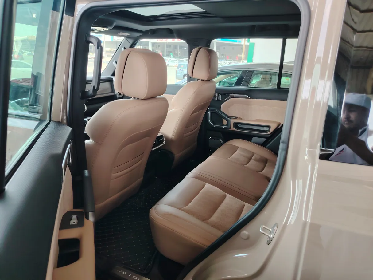Car image 17