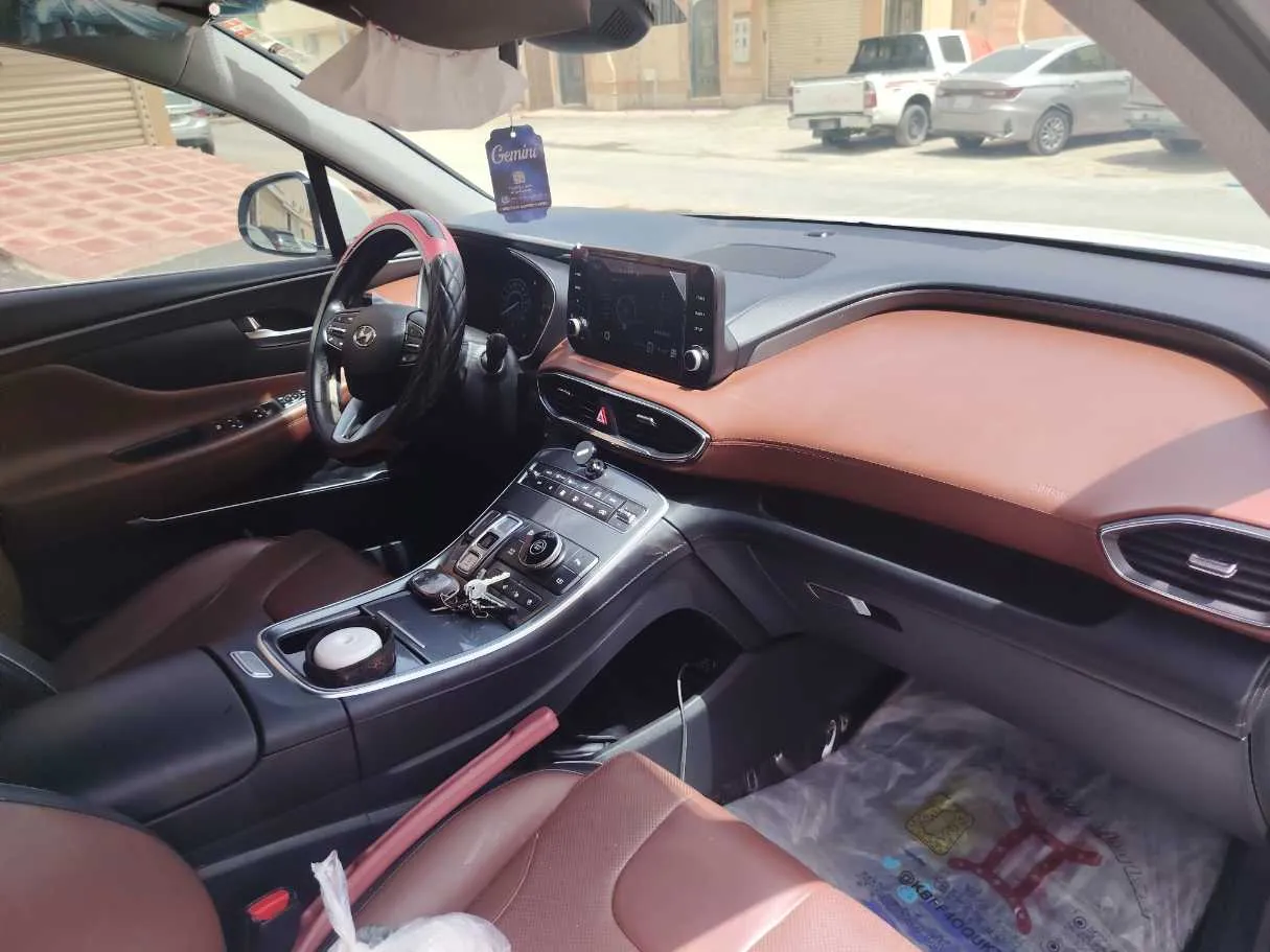 Car image 14
