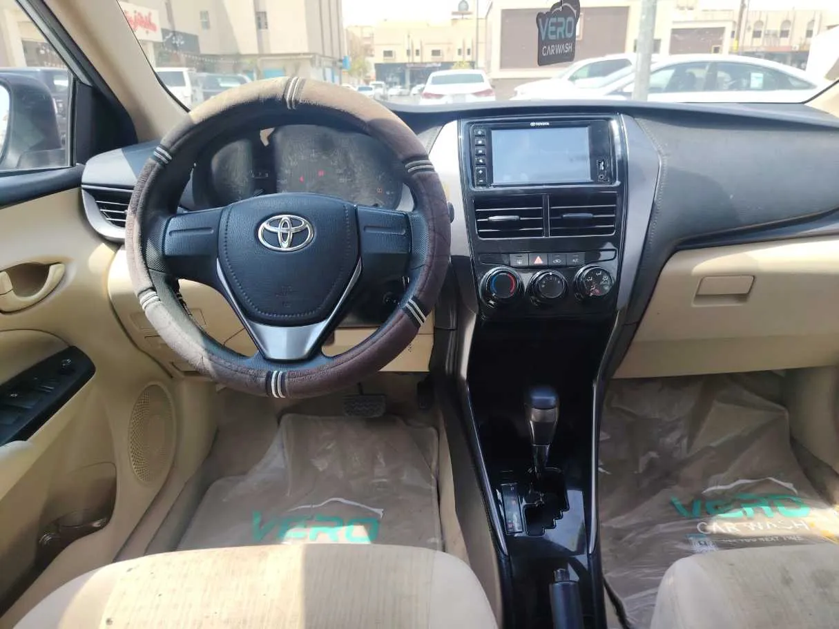 Car image 19