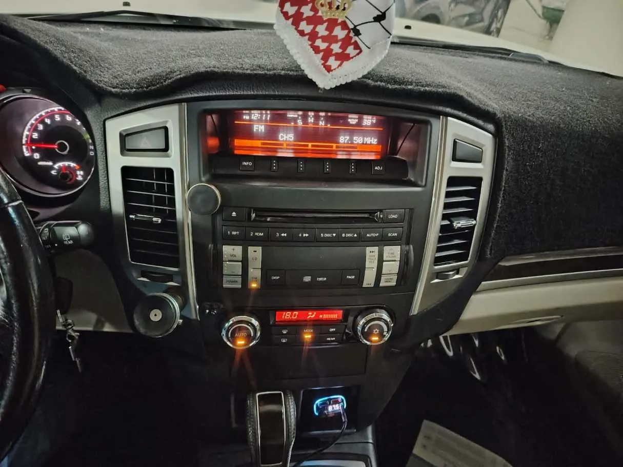 Car image 26