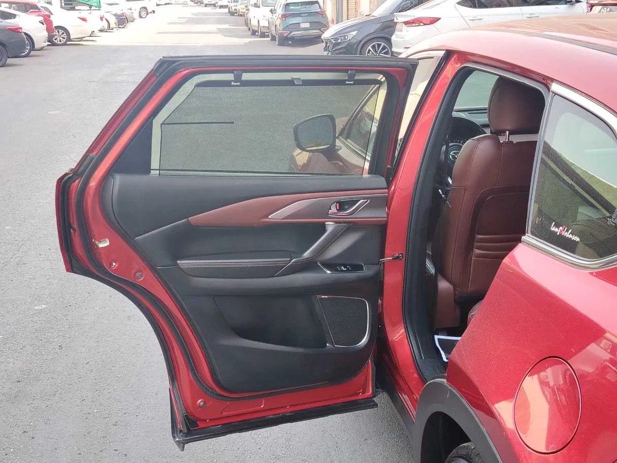 Car image 14