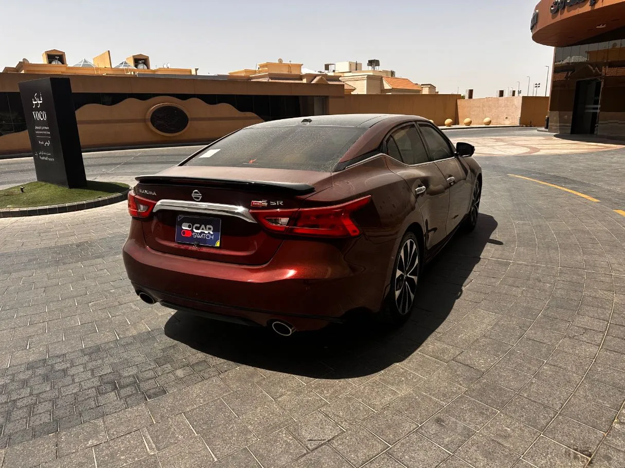 Car image 5
