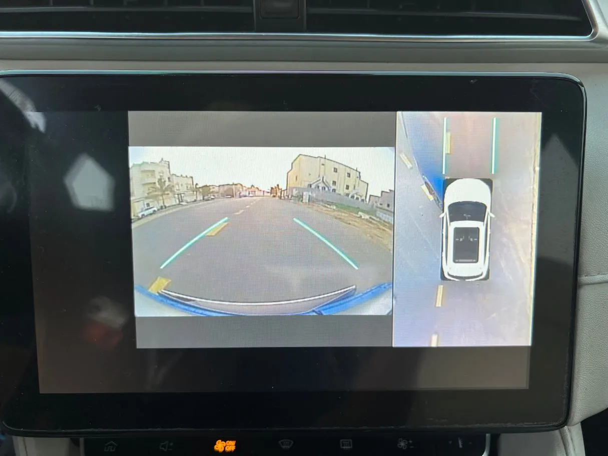 Car image 25