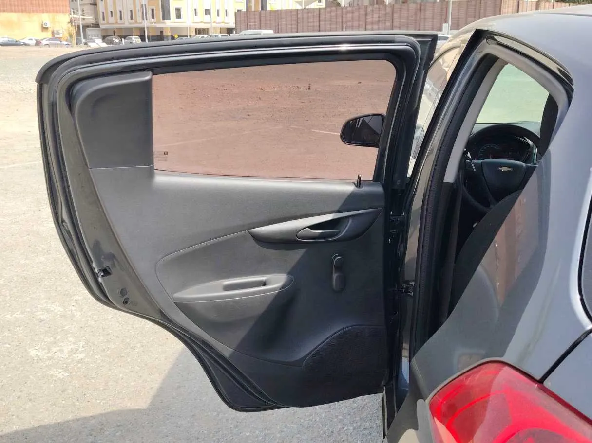 Car image 14