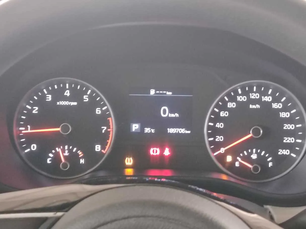 Car image 26