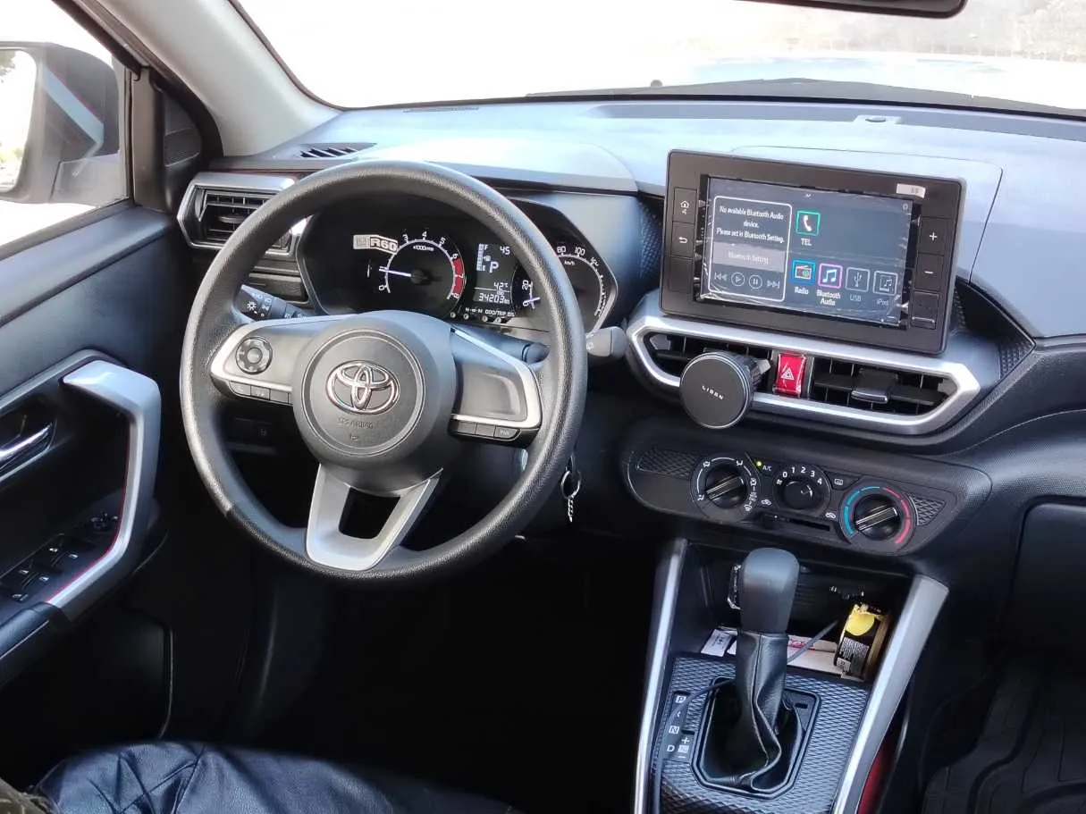 Car image 19