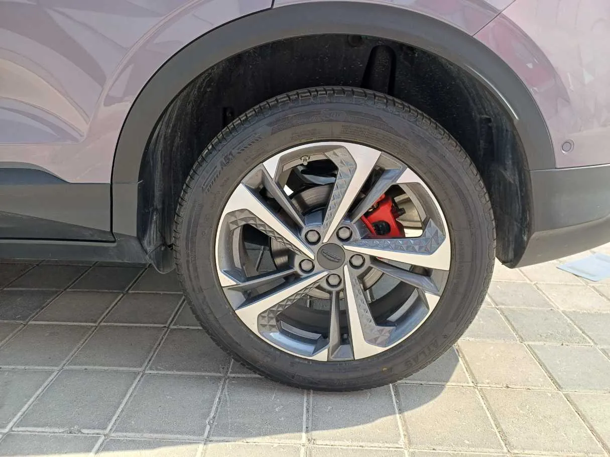 Car image 10