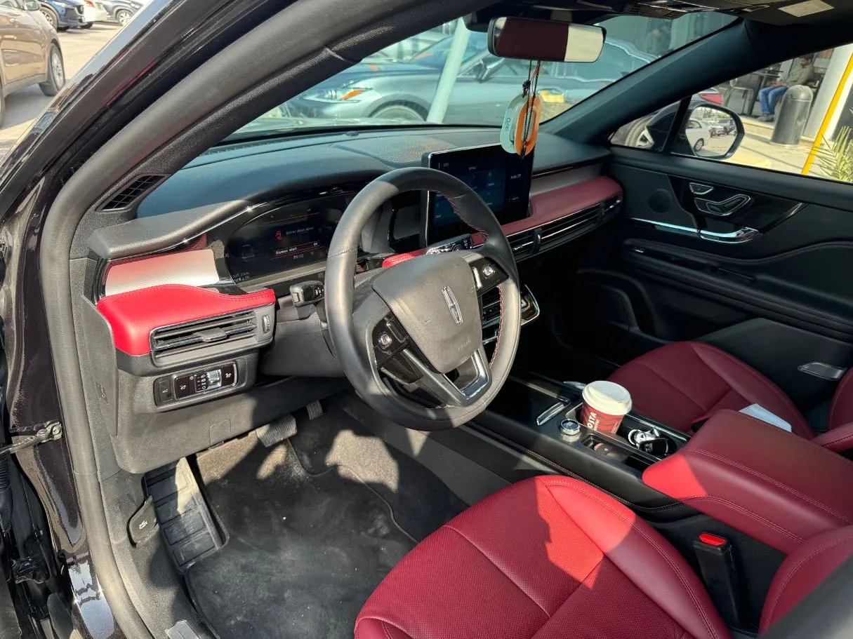 Car image 12