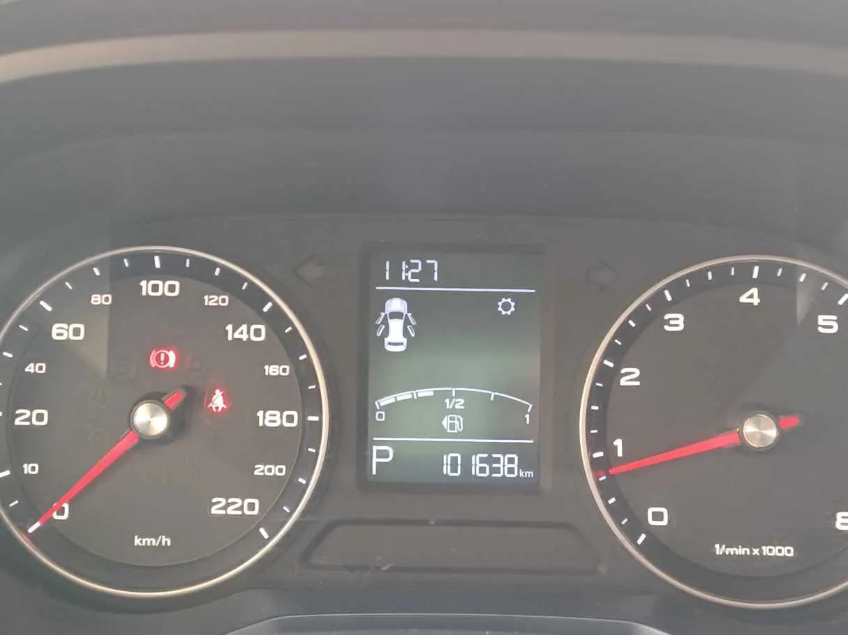 Car image 18