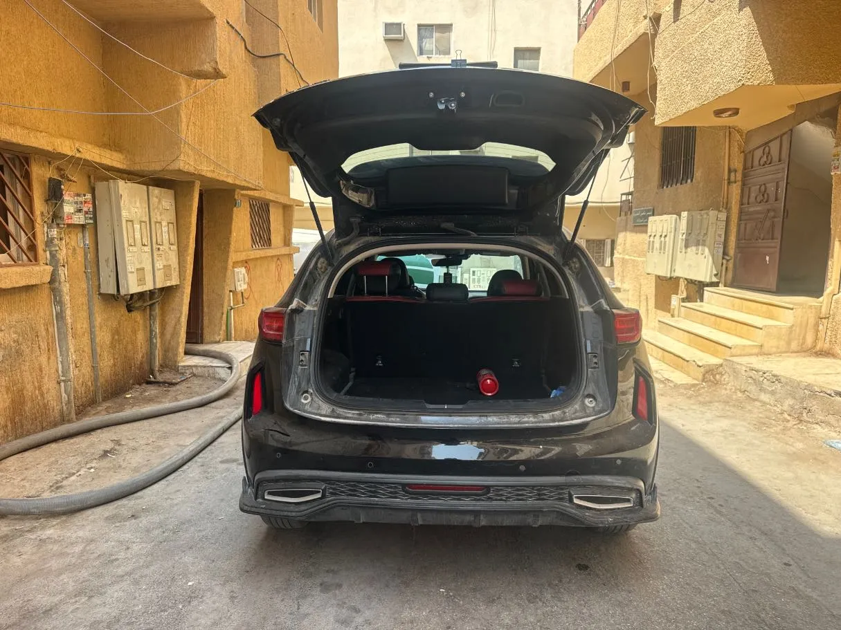 Car image 19