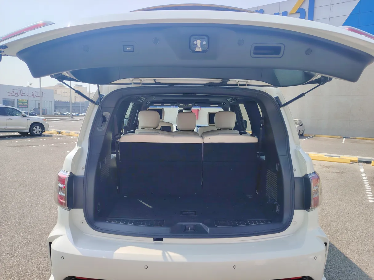Car image 26