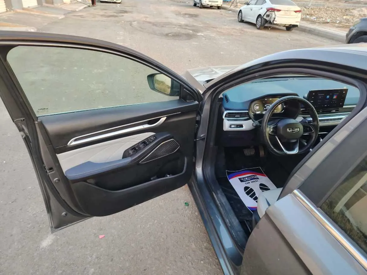 Car image 11