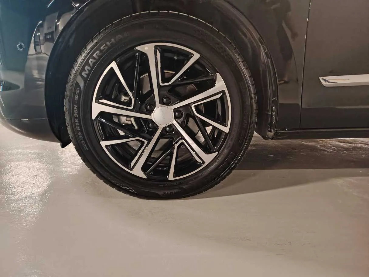 Car image 10