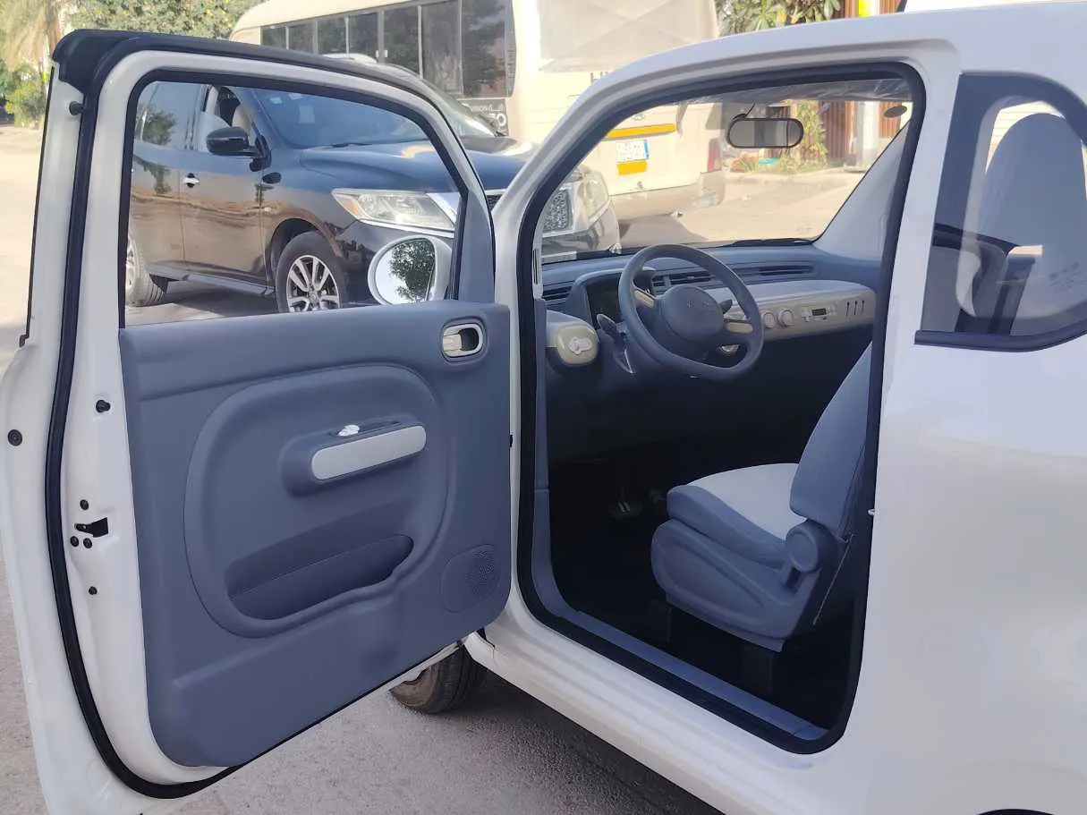 Car image 11