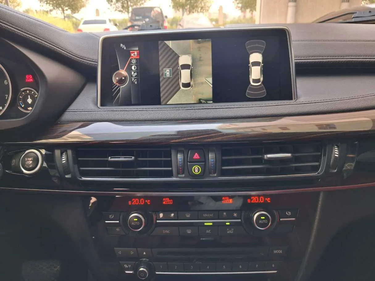 Car image 18